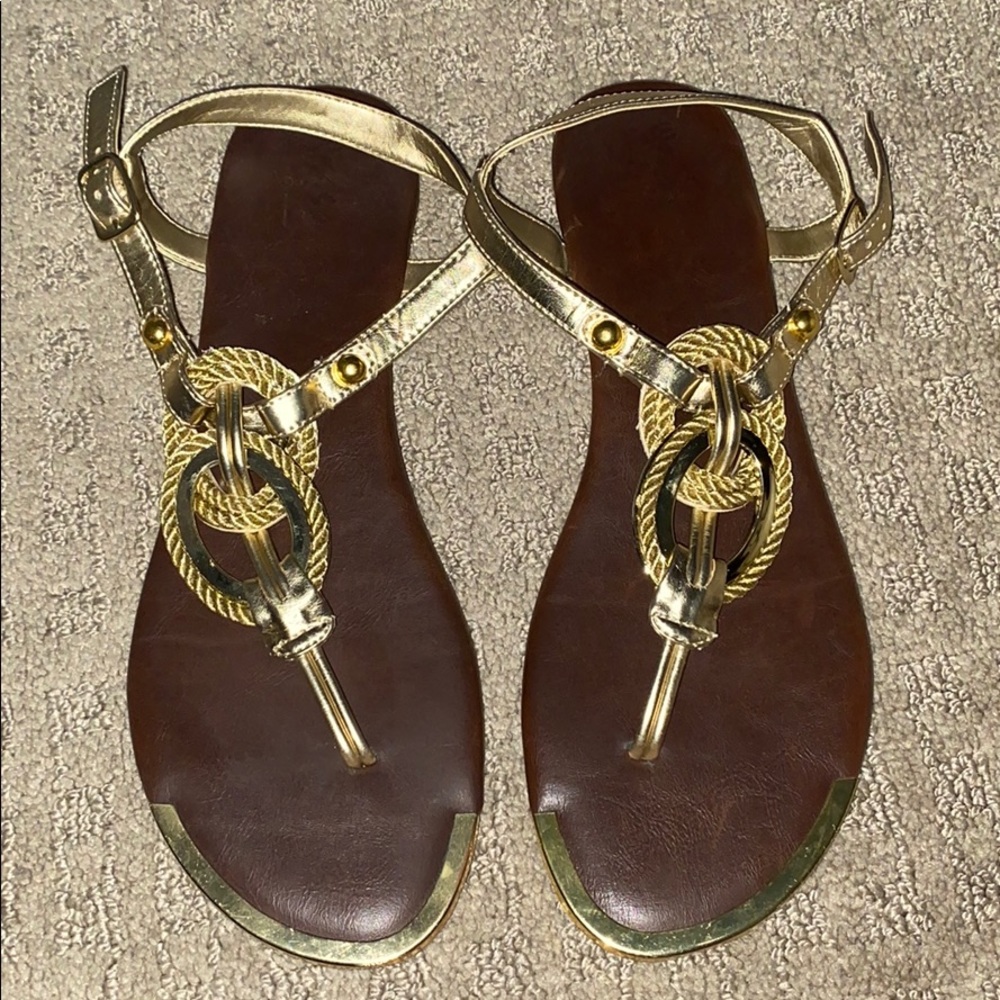 Hold sandals